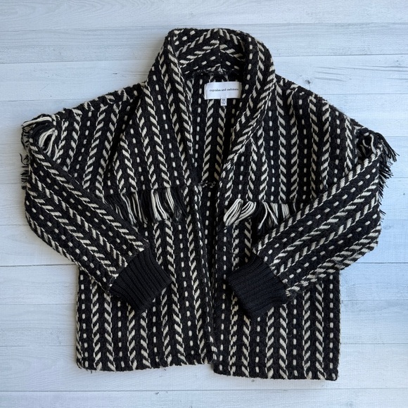 cupcakes & cashmere Jackets & Blazers - Cupcakes & Cashmere Black and White Fringe Knit Jacket XS